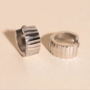 NWT Oh Clementine Silver Super Chunky Scalloped Huggie Hoop Earrings